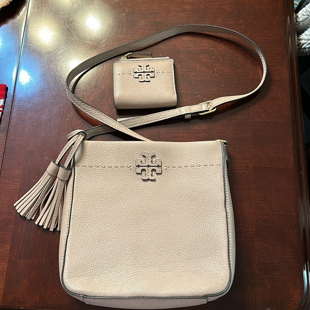 AMAZING TORY BURCH CROSSBODY BAG WITH DUST BAG!!!
